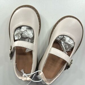 Old navy girls flat. Size 6. New with tags.